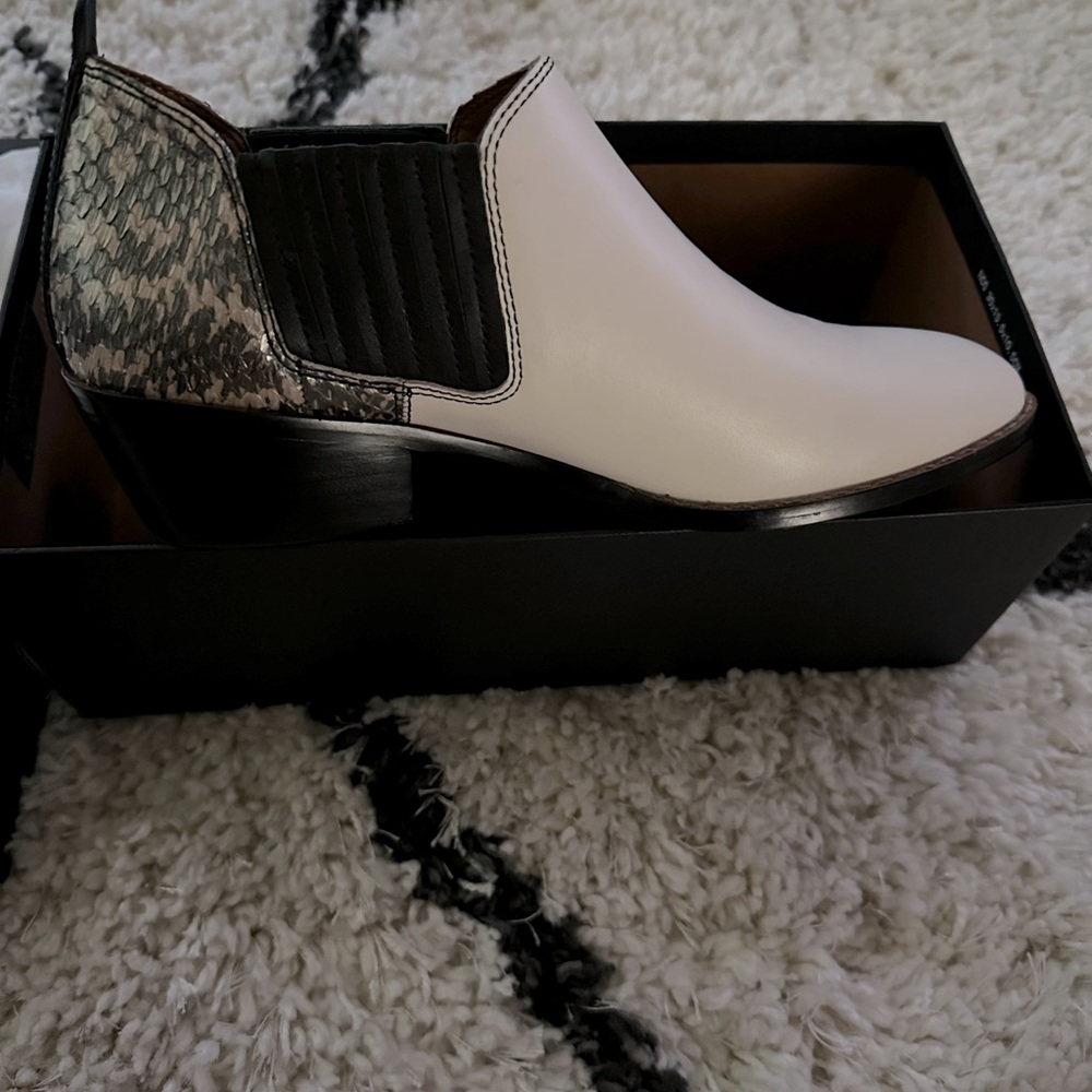 New coach shoes with the coach shoe bag and box